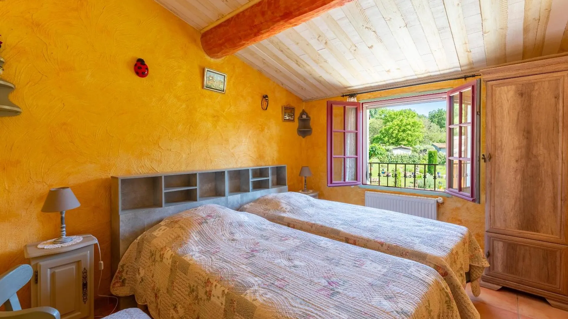Bastide Les Basses Royeres Villa Robion en Luberon France
