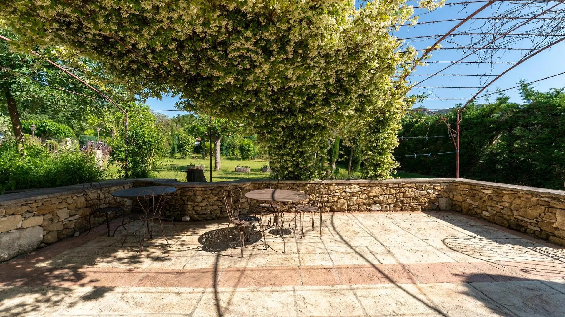 Bastide Les Basses Royeres Villa Robion en Luberon France